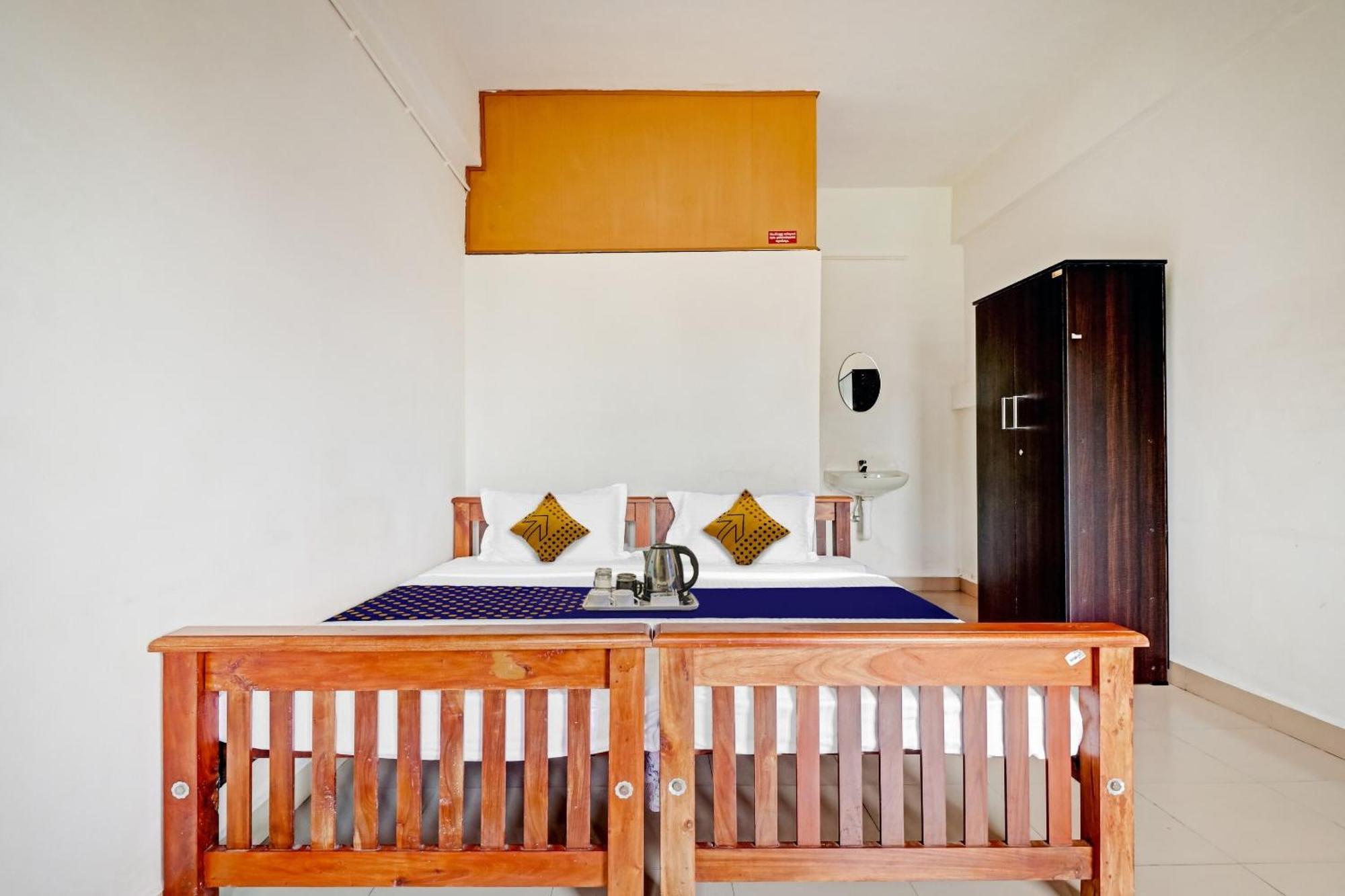 Spot On Jayesh Guest House Нашик Екстериор снимка