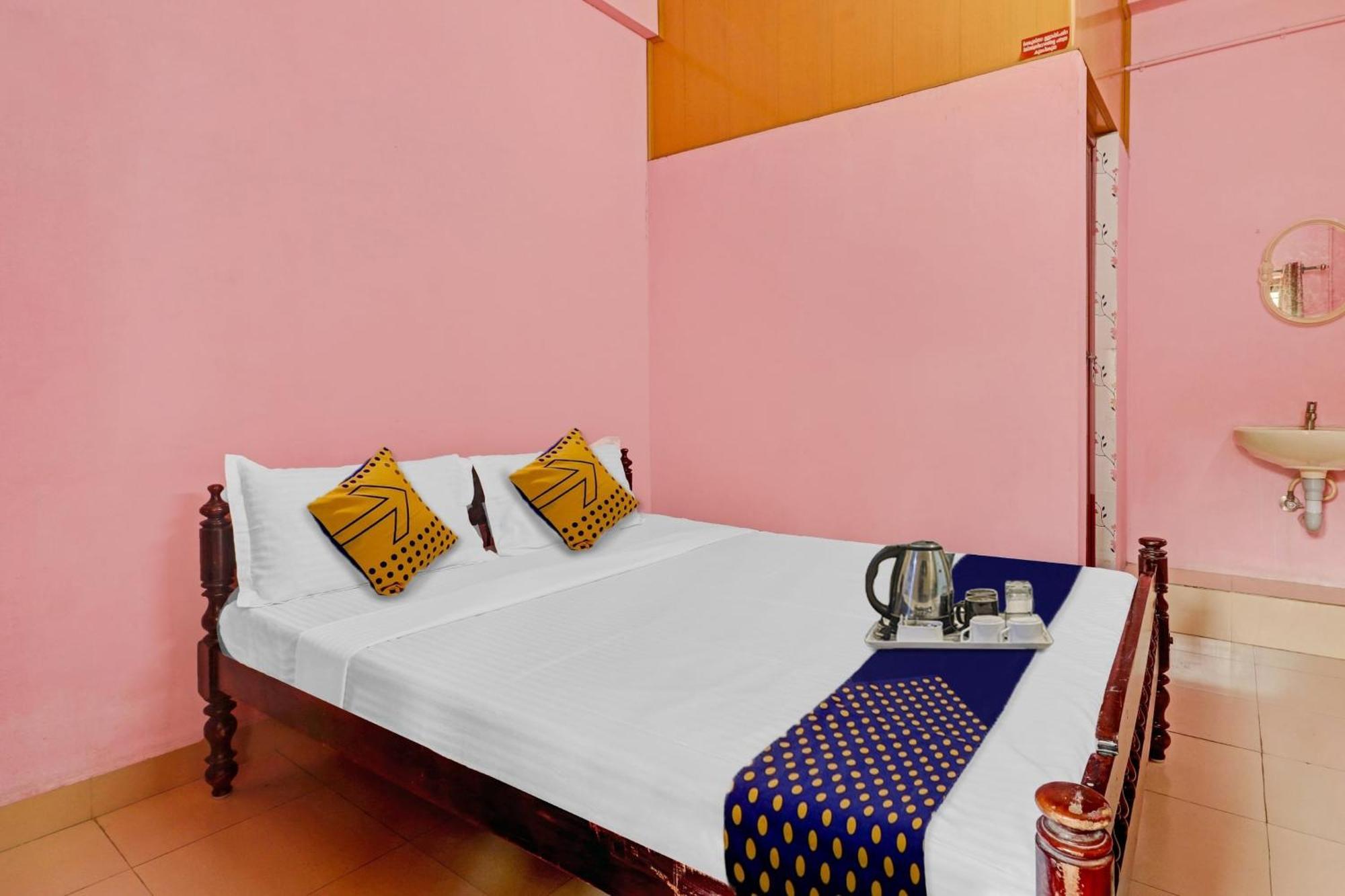 Spot On Jayesh Guest House Нашик Екстериор снимка