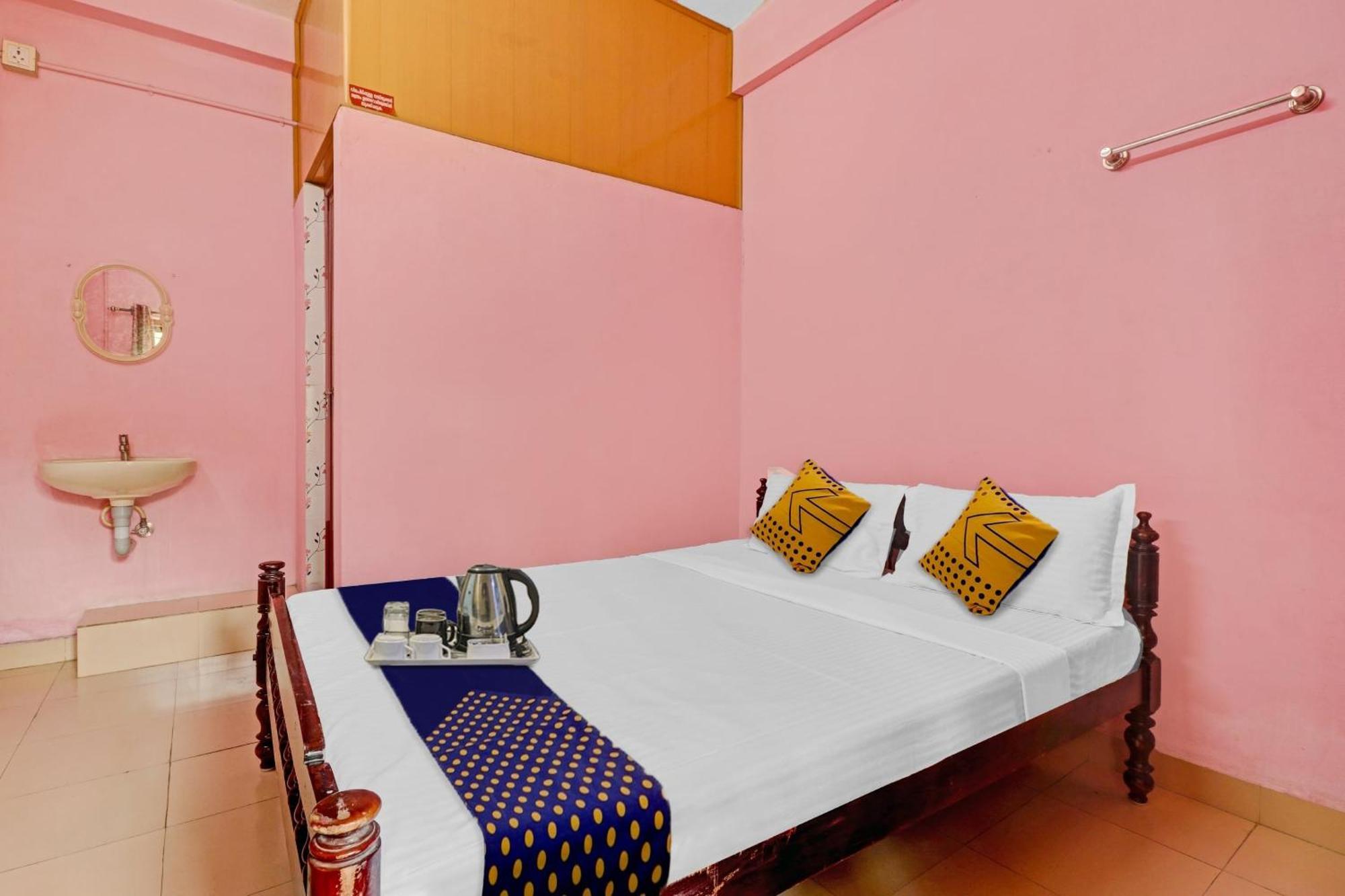 Spot On Jayesh Guest House Нашик Екстериор снимка
