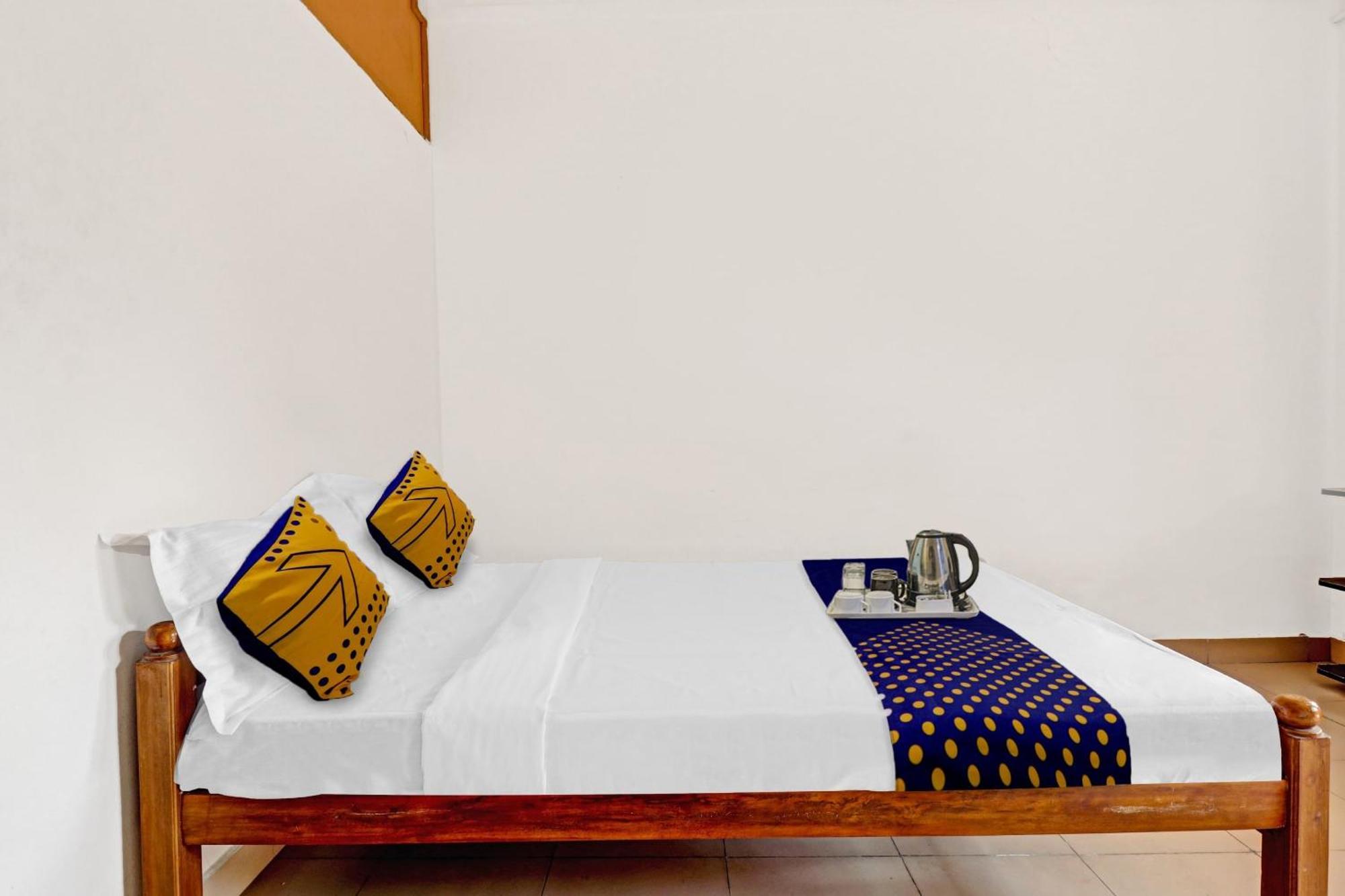 Spot On Jayesh Guest House Нашик Екстериор снимка