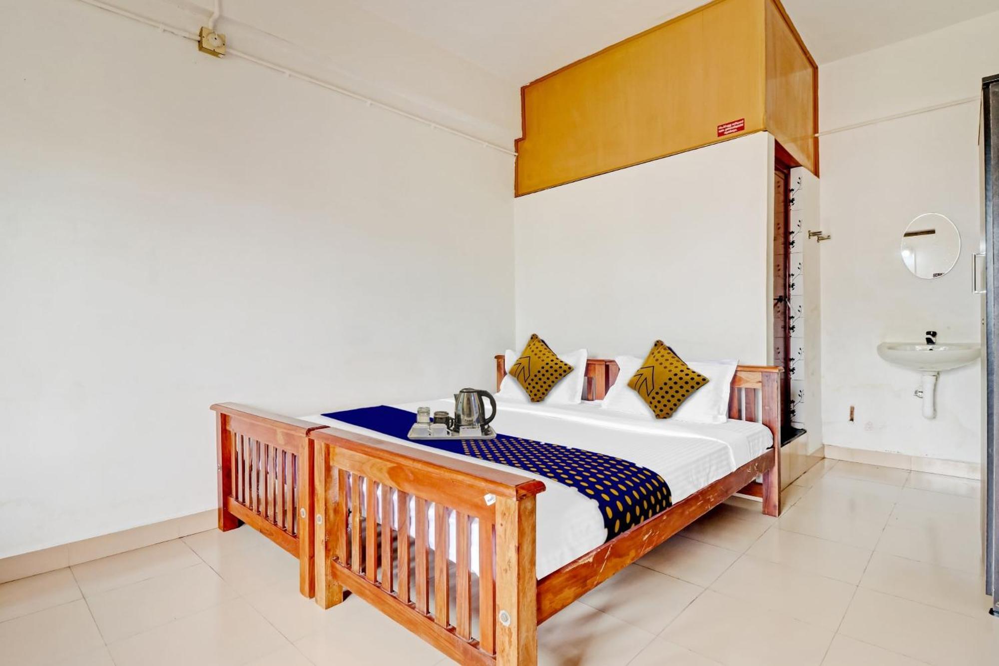 Spot On Jayesh Guest House Нашик Екстериор снимка
